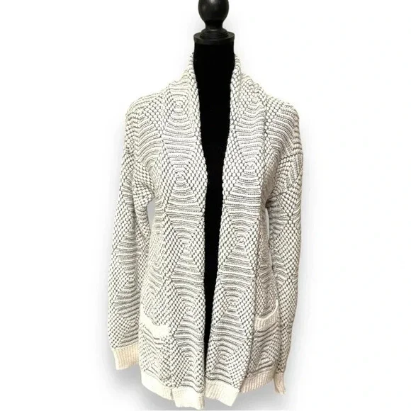 A New Day Cozy Gray and White Geometric Pattern Print Relaxed Fit Open Cardigan - Picture 1 of 16